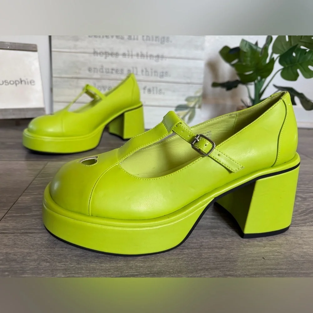 dELiA*s vibrant lime
